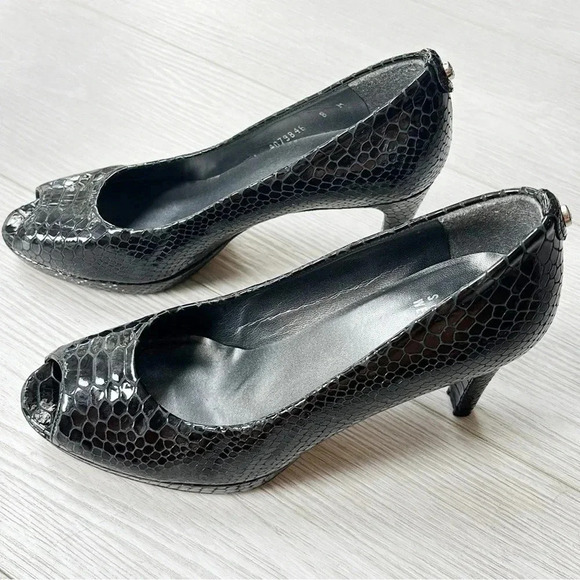 Stuart Weitzman Black Python Embossed Leather Peep Toe Pumps Size 8 - Picture 3 of 13